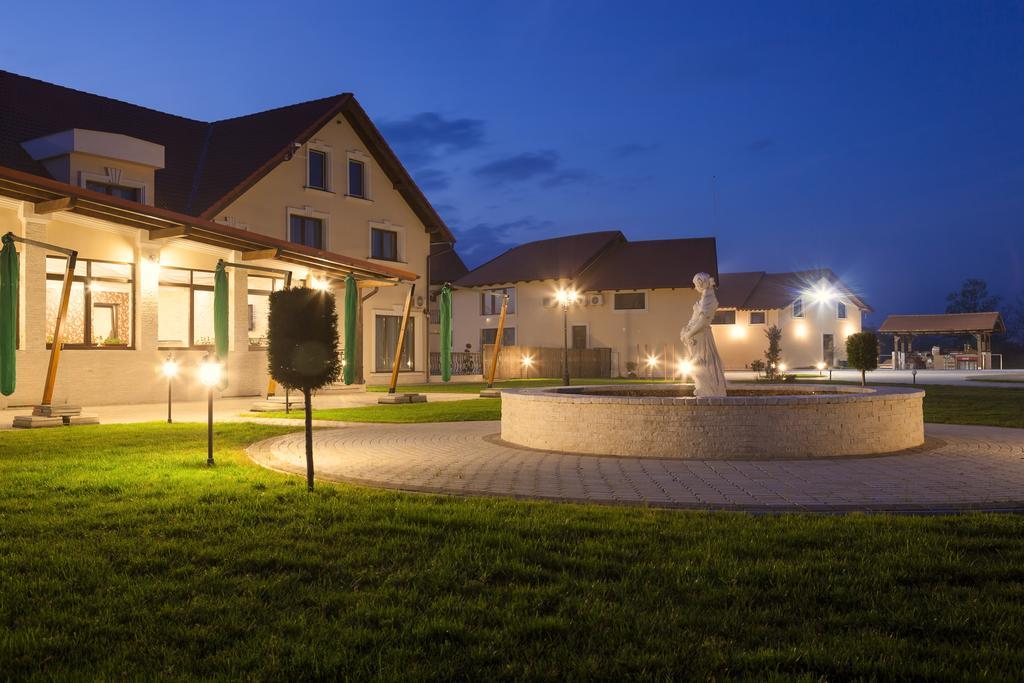 Allegria Hotel Alba Iulia Exterior foto